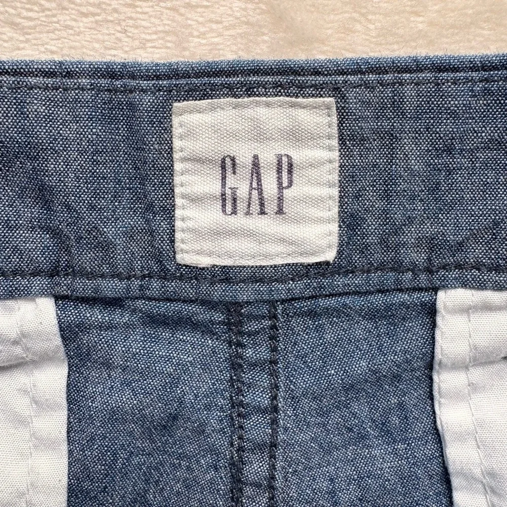 GAP Shorts‎ Men Sz 36 Chambray Blue Essential Khaki 10" Inseam Lightweight - Picture 2 of 13